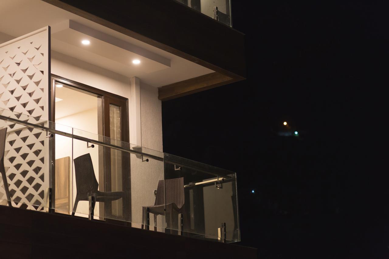 Hotel Seven Oaks Dehradun Buitenkant foto